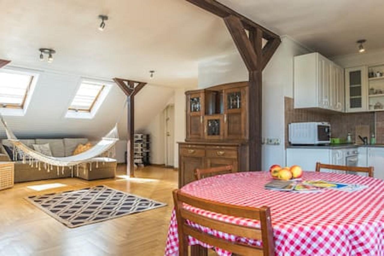 Old Romantic Loft Huoneisto *